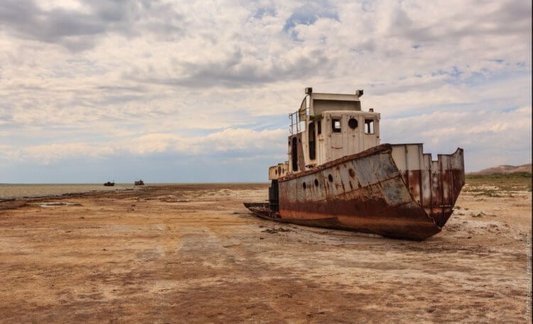 Аральское море: как одно из самых красивых мест в мире превратилось в пустыню. Аральское море — место, где ржавеют сотни кораблей. Источник изображения: mk-kz.kz. Фото.